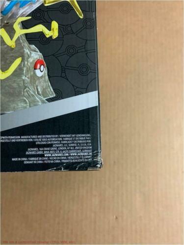 Pokemon Deluxe Collectors Figure Pikachu 1/10 Scale